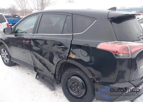 2018 Toyota Rav4 Le z USA, uszkodzony, nr VIN 2T3BFREV5JW830907